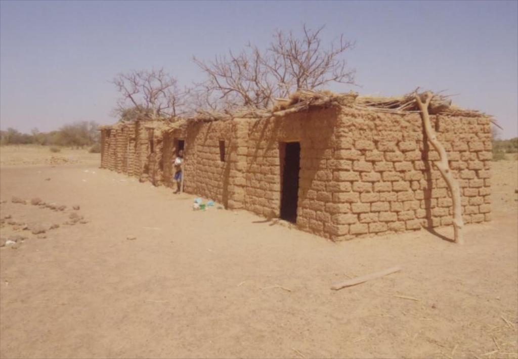 Old school built out of banco and thatch roof in Talle Bouli.