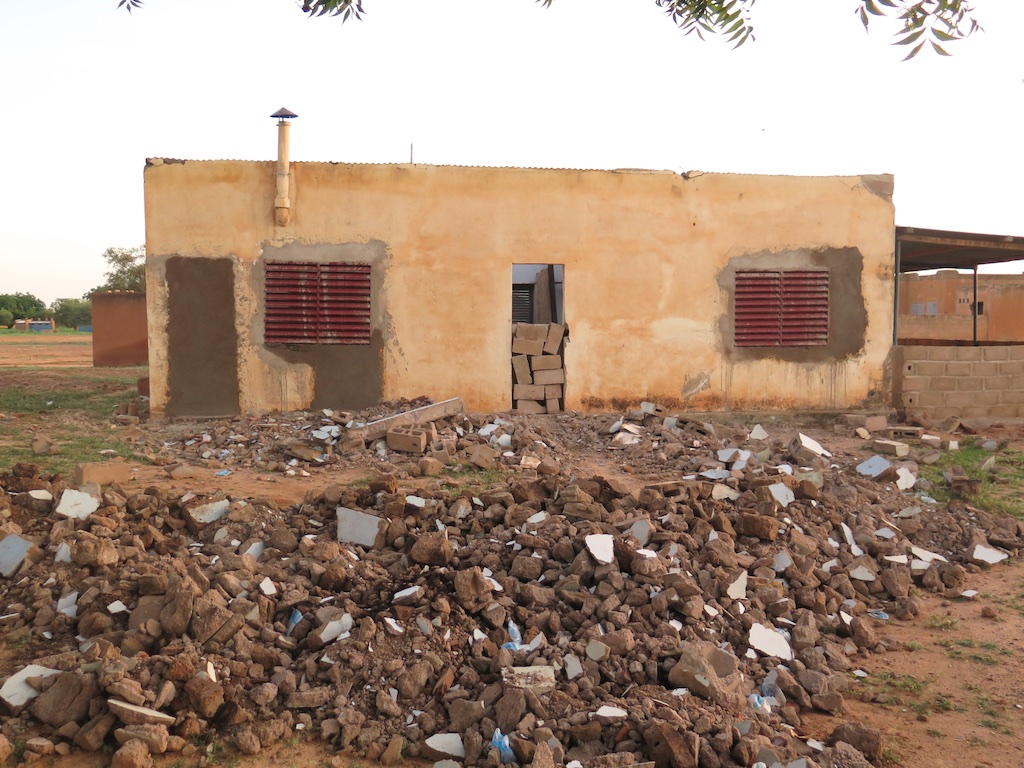 Building donated by the mayor of Senna for a library.